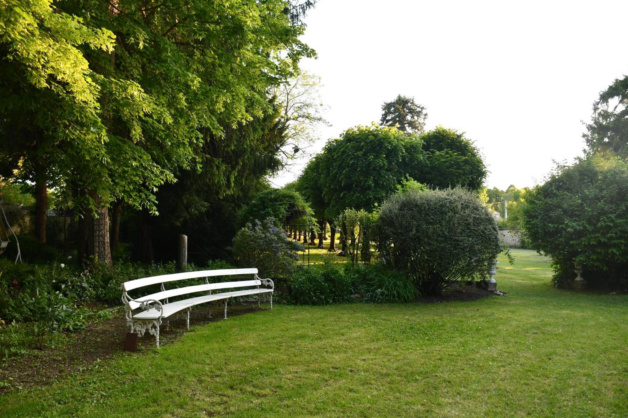 Le Val Clos, Appartement Dans Une Maison De Maitre 19E Tanlay Bagian luar foto